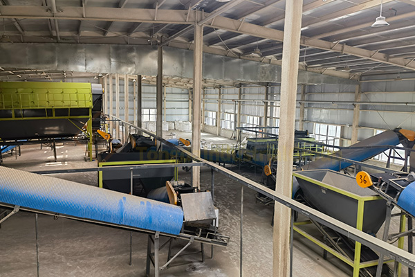 新疆十萬(wàn)噸有機(jī)無(wú)機(jī)復(fù)混肥生產(chǎn)線發(fā)貨