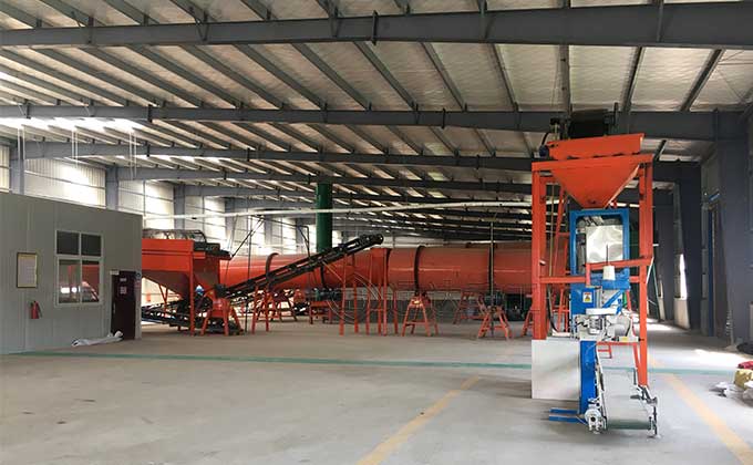 年產(chǎn)1萬噸全套豬糞有機肥造粒機生產(chǎn)線廠家報價